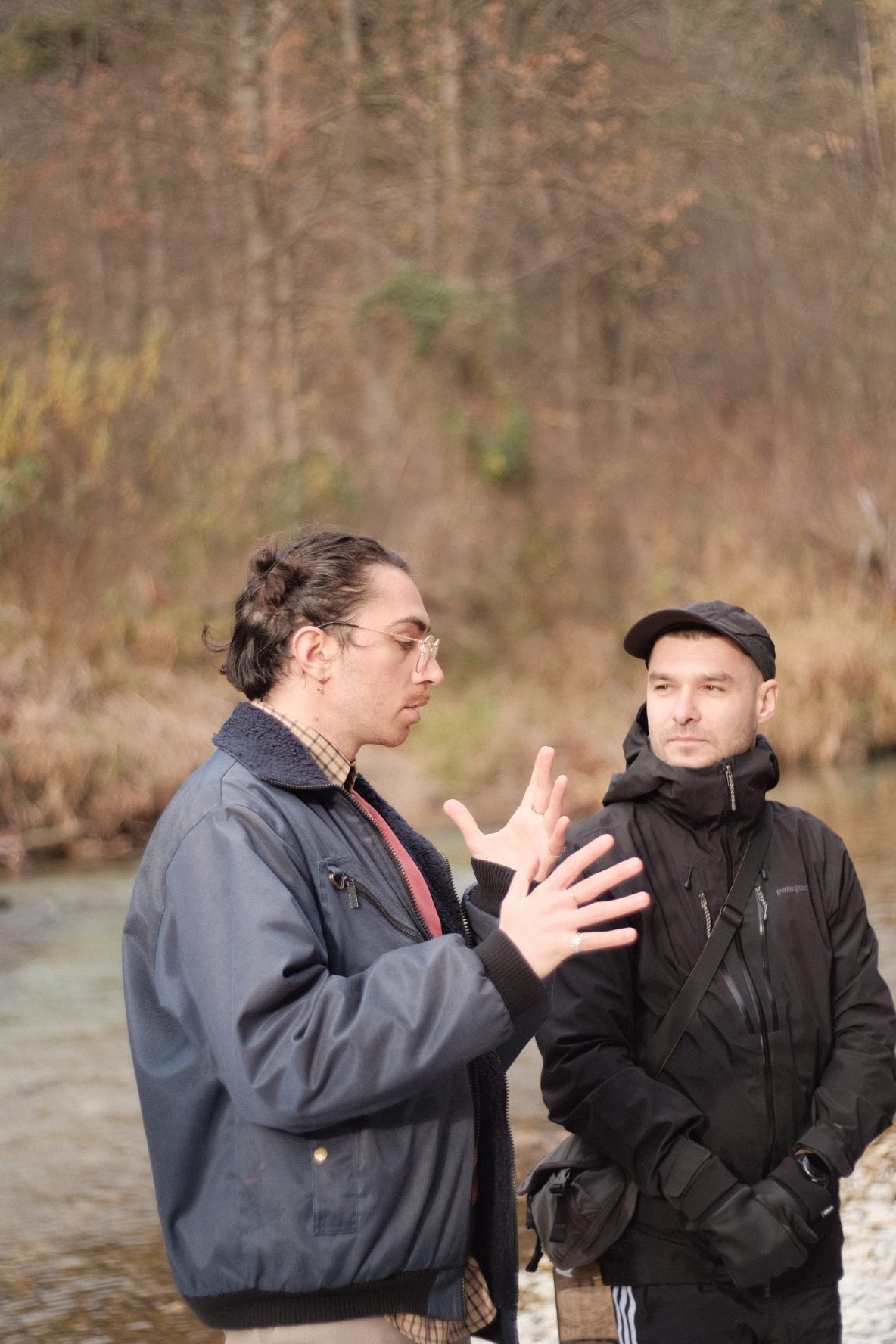 Two participants in conversation by the river during the walk into the Höllental